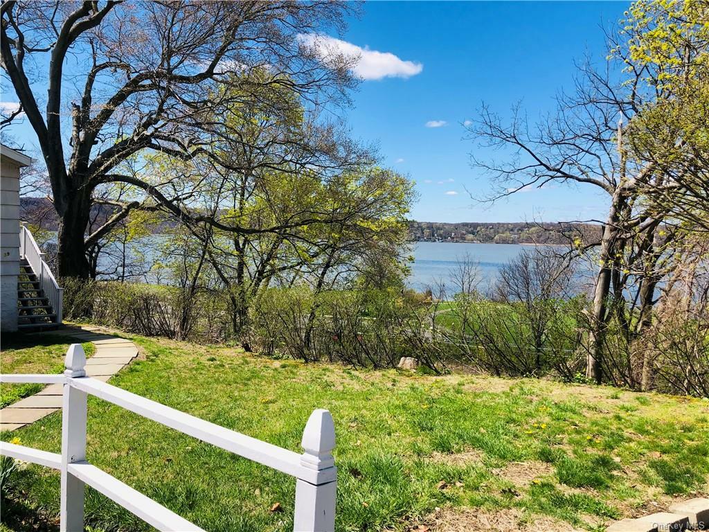 Property Photo:  39 Riverside Place  NY 10522 