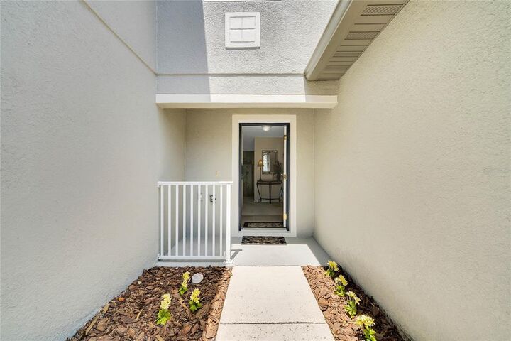 Property Photo:  190 Constitution Way  FL 32708 