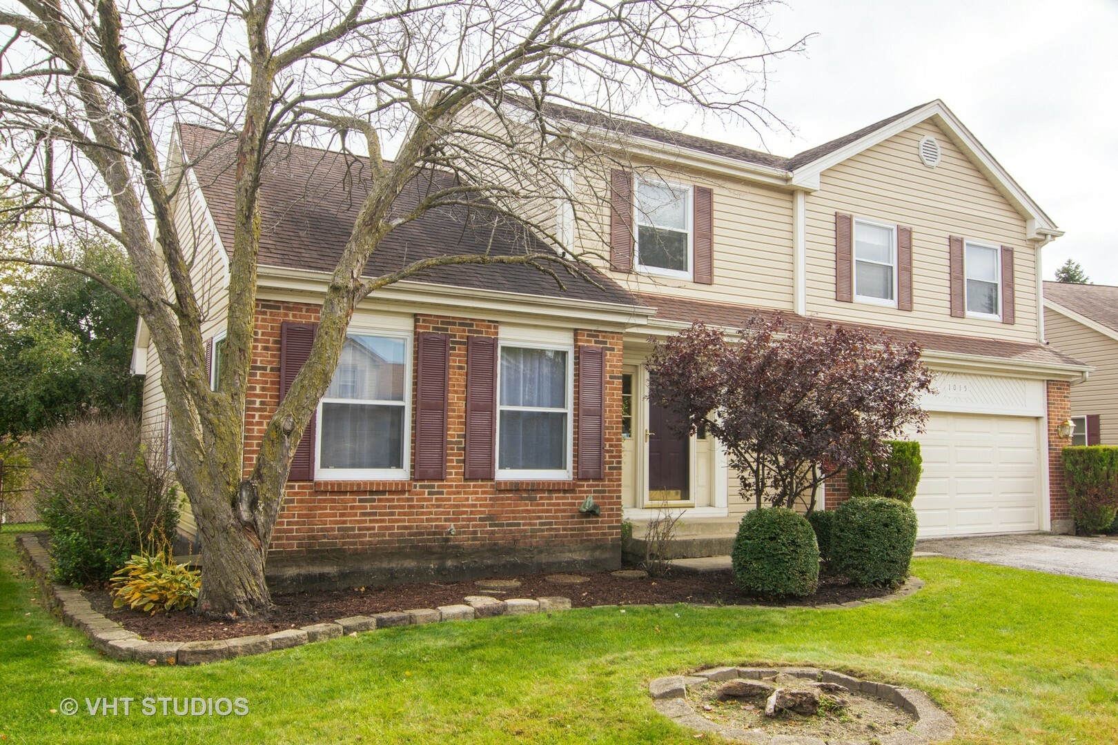 Property Photo:  1015 Pear Tree Lane  IL 60090 