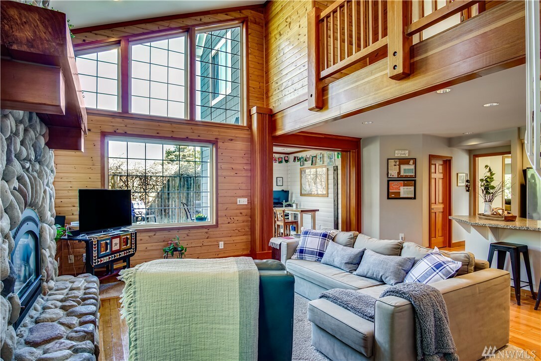 Property Photo: 526 Colby Ave WA 98201