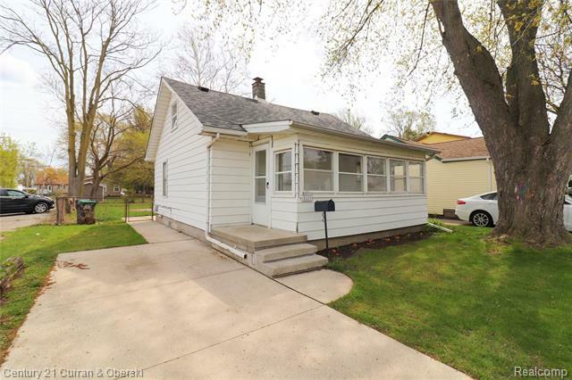 Property Photo:  5849 Janet Street  MI 48180 