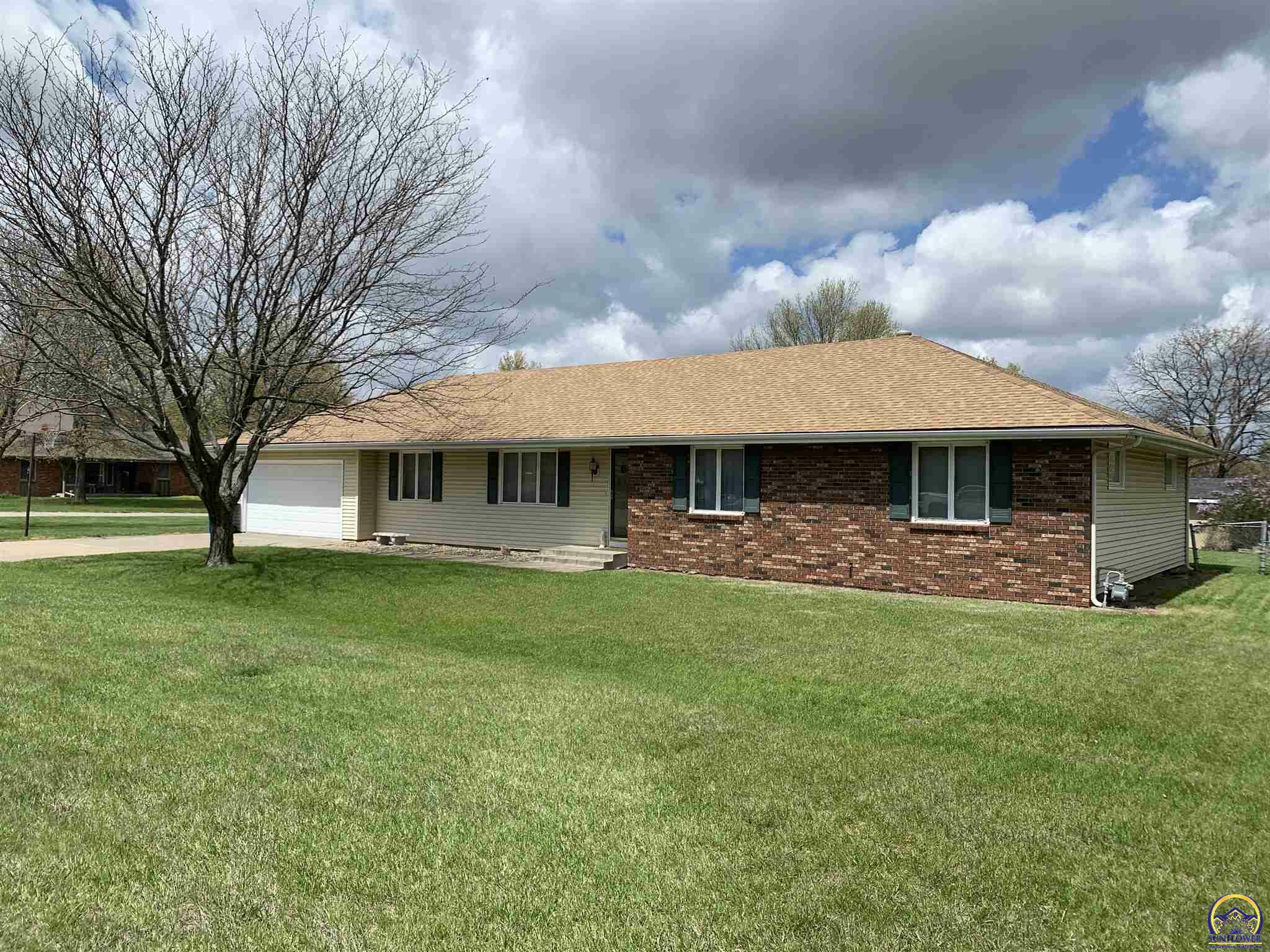 Property Photo:  3900 SE 31st St  KS 66605 
