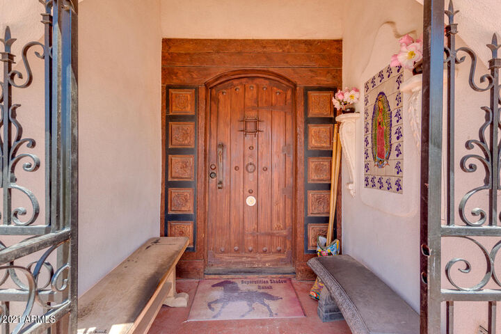 Property Photo: 5136 E 10th Avenue AZ 85119