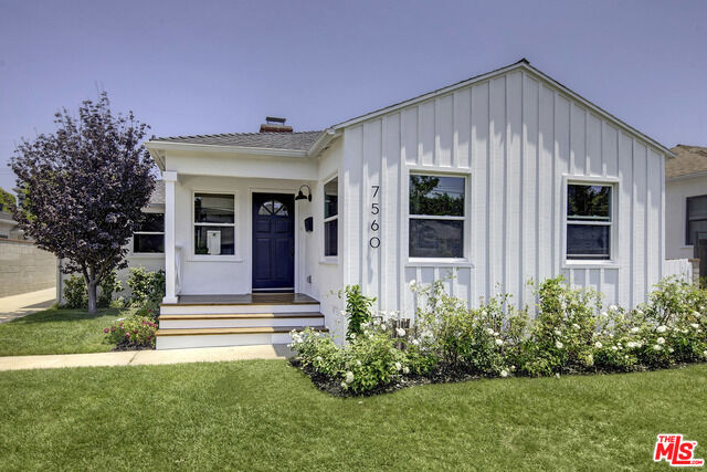 Property Photo: 7560 McConnell Avenue CA 90045