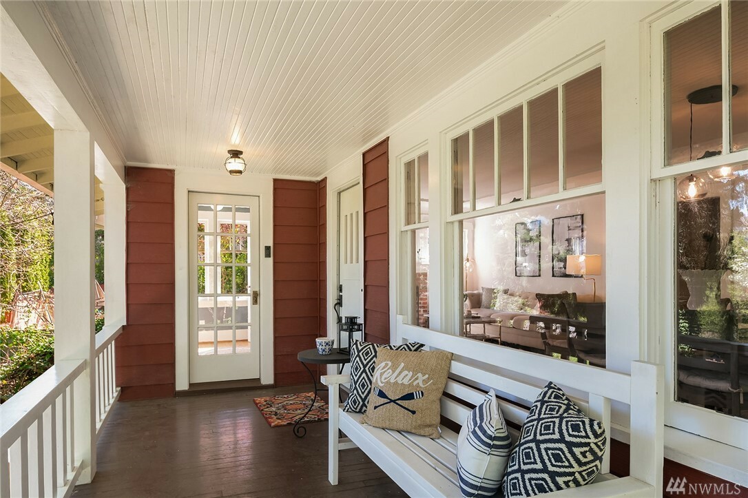Property Photo: 7459 Gatewood Rd SW WA 98136