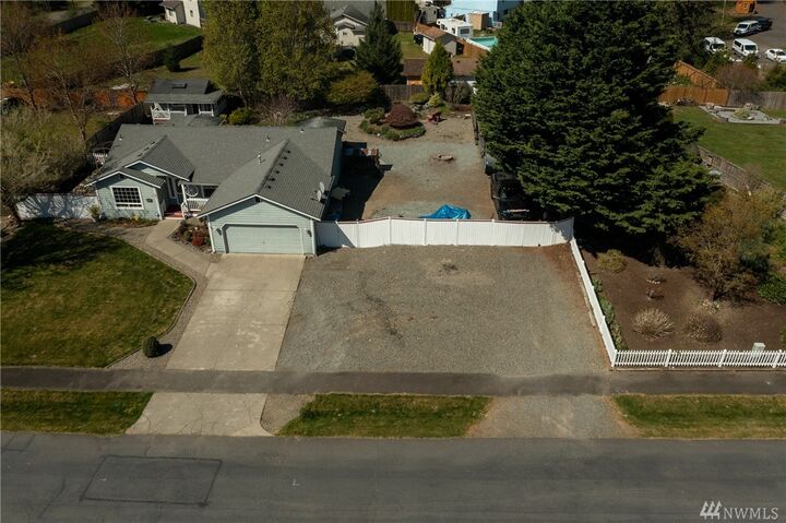 Property Photo: 21210 94th Av Ct E WA 98338