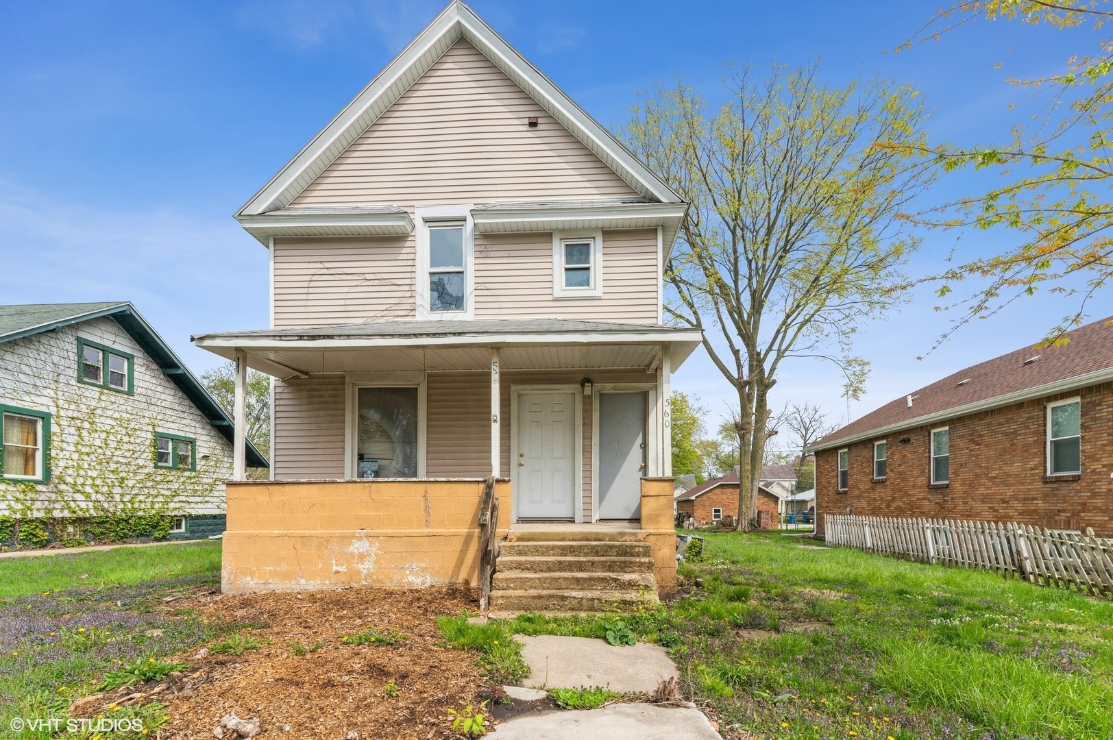 Property Photo:  560 S Poplar Avenue  IL 60901 