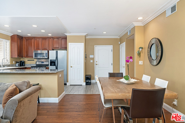 Property Photo: 1211 S Shenandoah St 104 CA 90035
