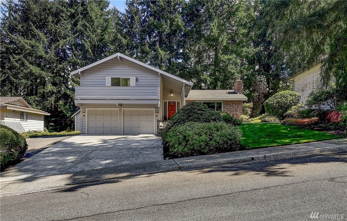 Property Photo: 20907 Woodlake Dr WA 98026