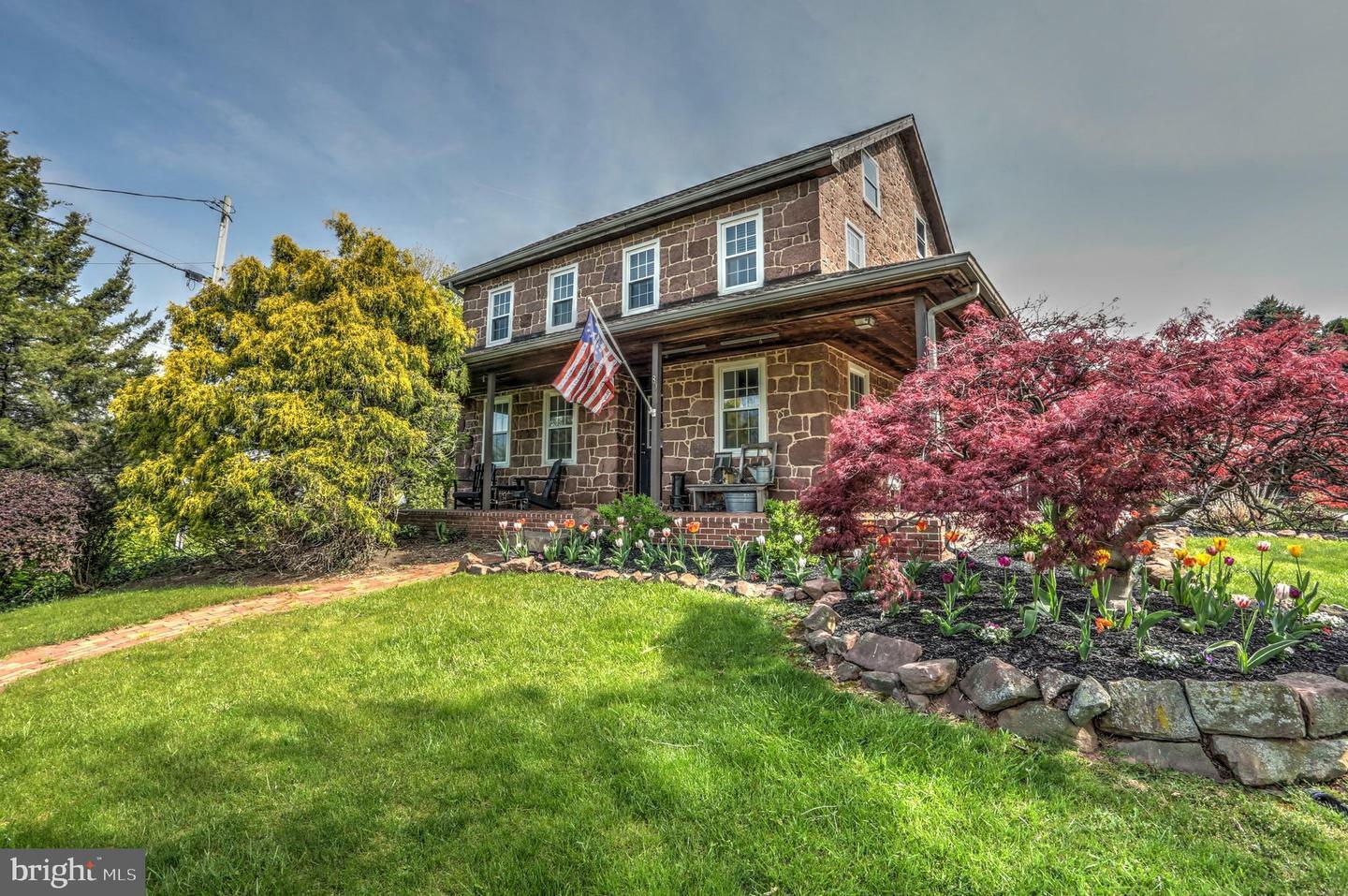 Property Photo:  80 Meadow Road  PA 17569 