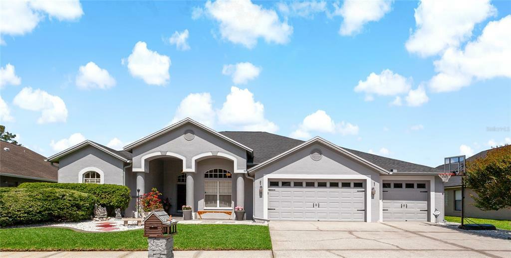 Property Photo: 10014 Cypress Shadow Avenue FL 33647