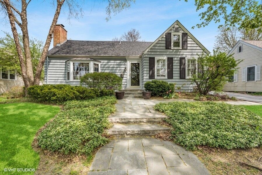 Property Photo: 611 Division Street IL 60010