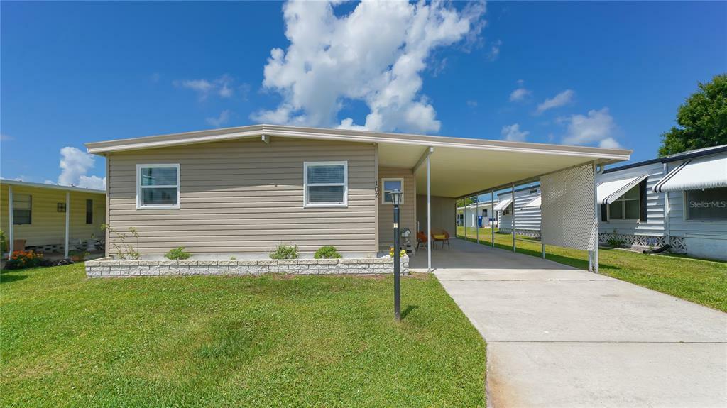 Property Photo: 6710 36th Avenue E 102 FL 34221