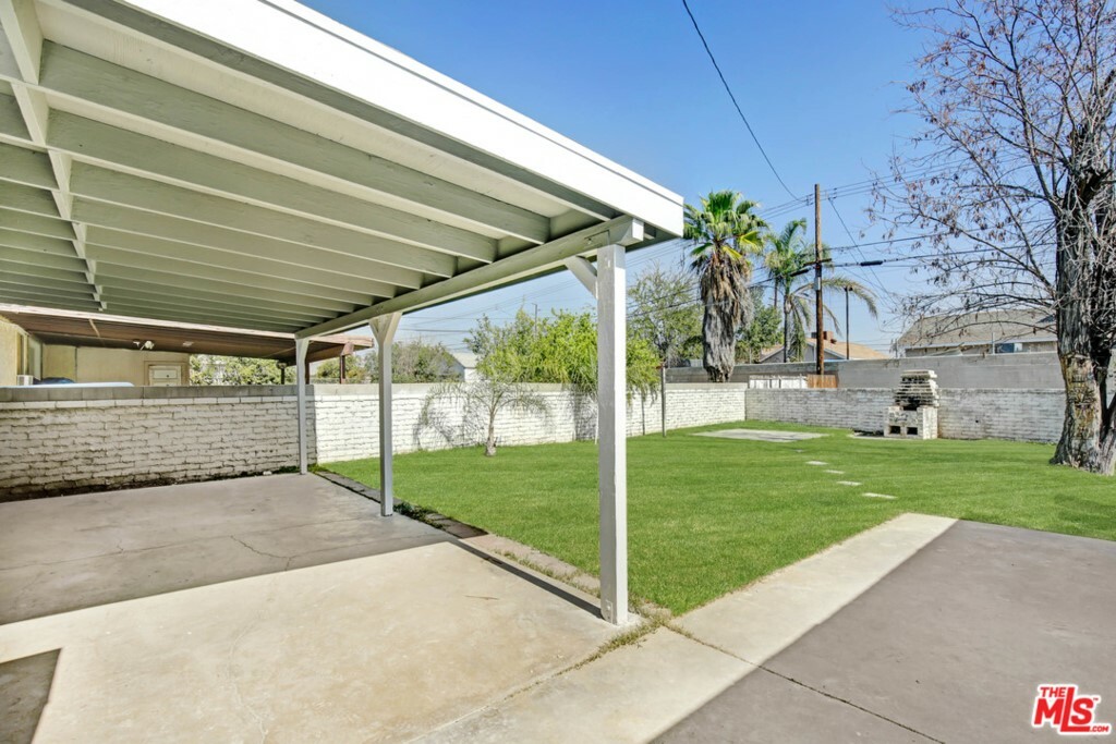 Property Photo: 1322 Rialto Avenue CA 92324