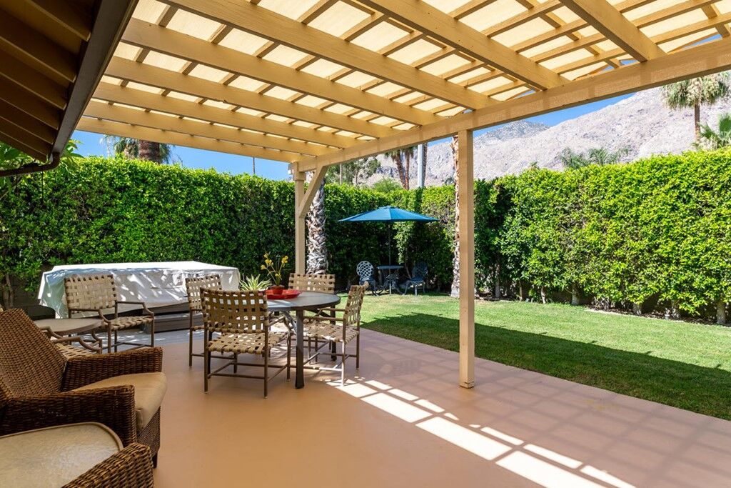 Property Photo:  542 S Calle Ajo  CA 92264 