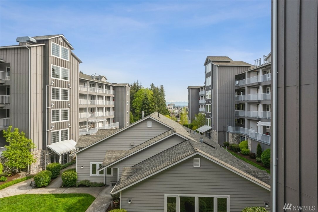 Property Photo:  1318 37th St 1314  WA 98201 
