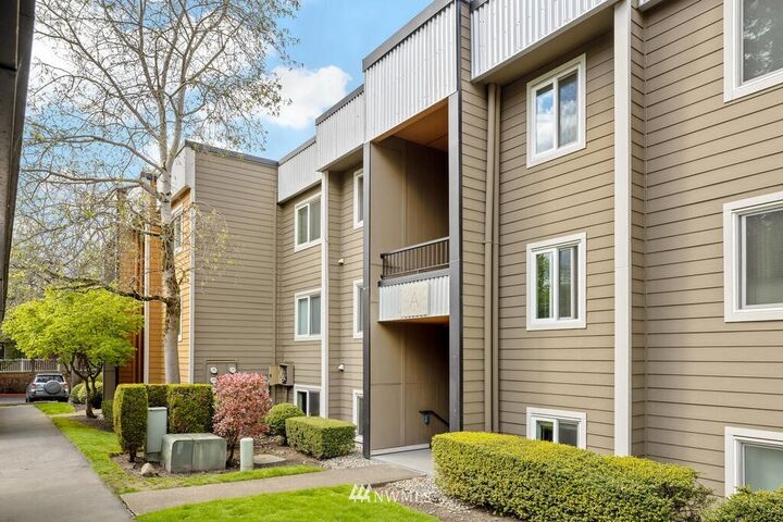 Property Photo: 712 Kirkland Circle A103 WA 98033