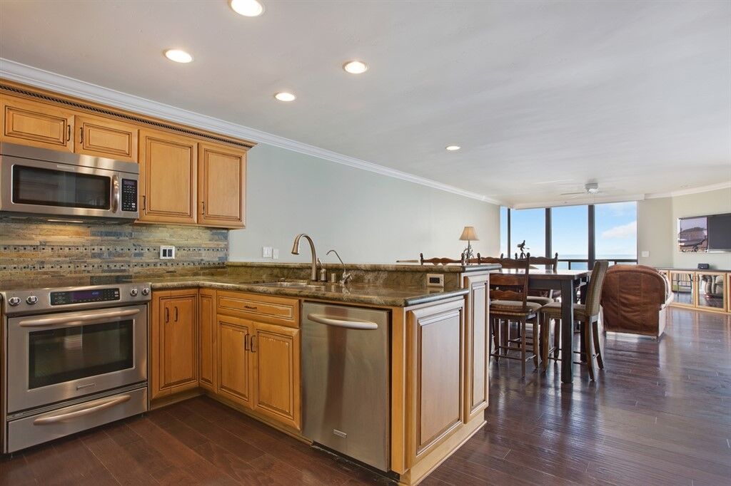 Property Photo:  424 Stratford Ct B22  CA 92014 