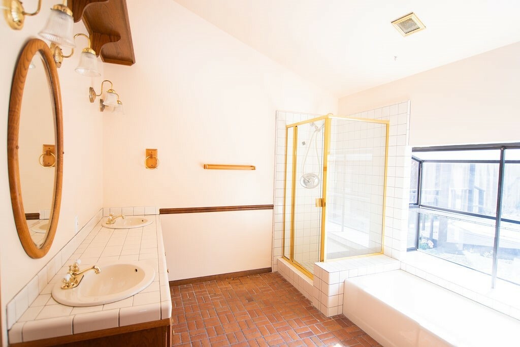 Property Photo:  1201 E Madison Ave  CA 92021 