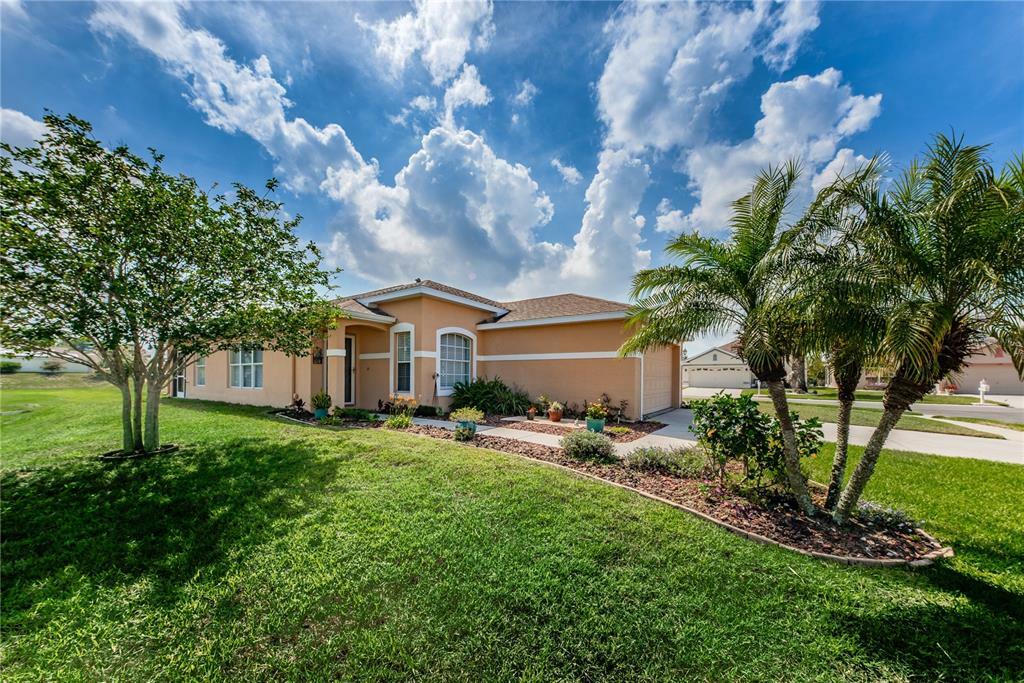 Property Photo:  2926 Walnut Grove Court  FL 34691 