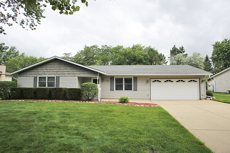 Property Photo:  930 Duxbury Lane  IL 60193 