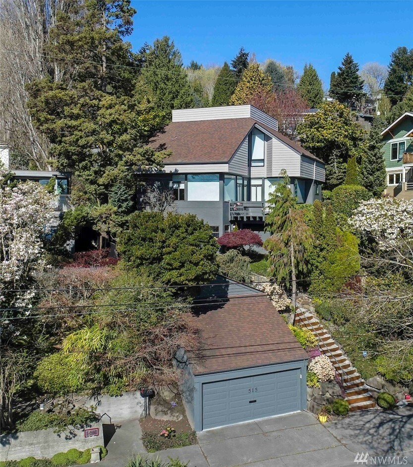 Property Photo:  515 Lake Washington Blvd  WA 98122 