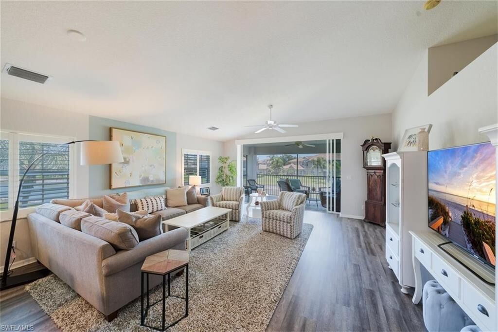 Property Photo: 4435 Dover Ct 7-703 FL 34105