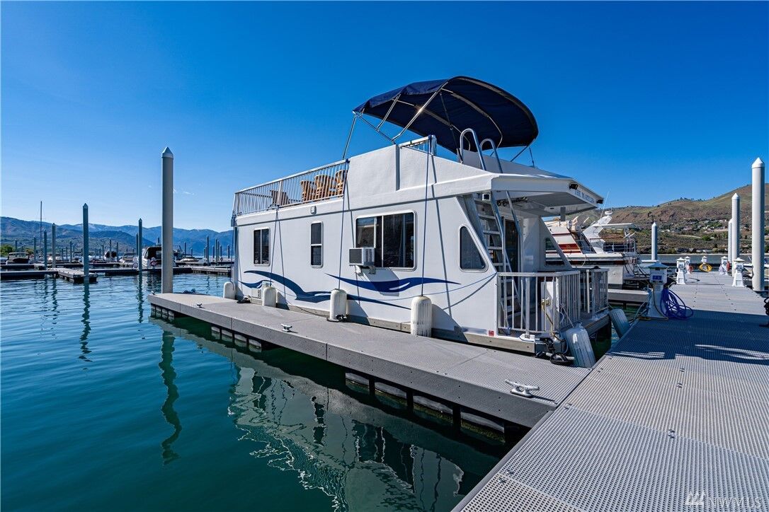 Property Photo: 1350 W Woodin Ave F-9 WA 98816