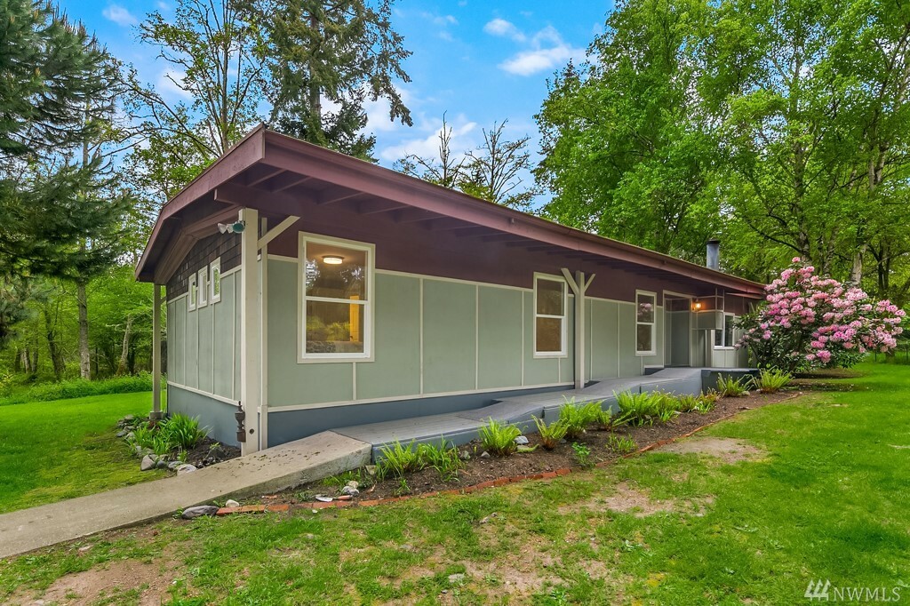 Property Photo:  13715 Vashon Hwy SW  WA 98070 