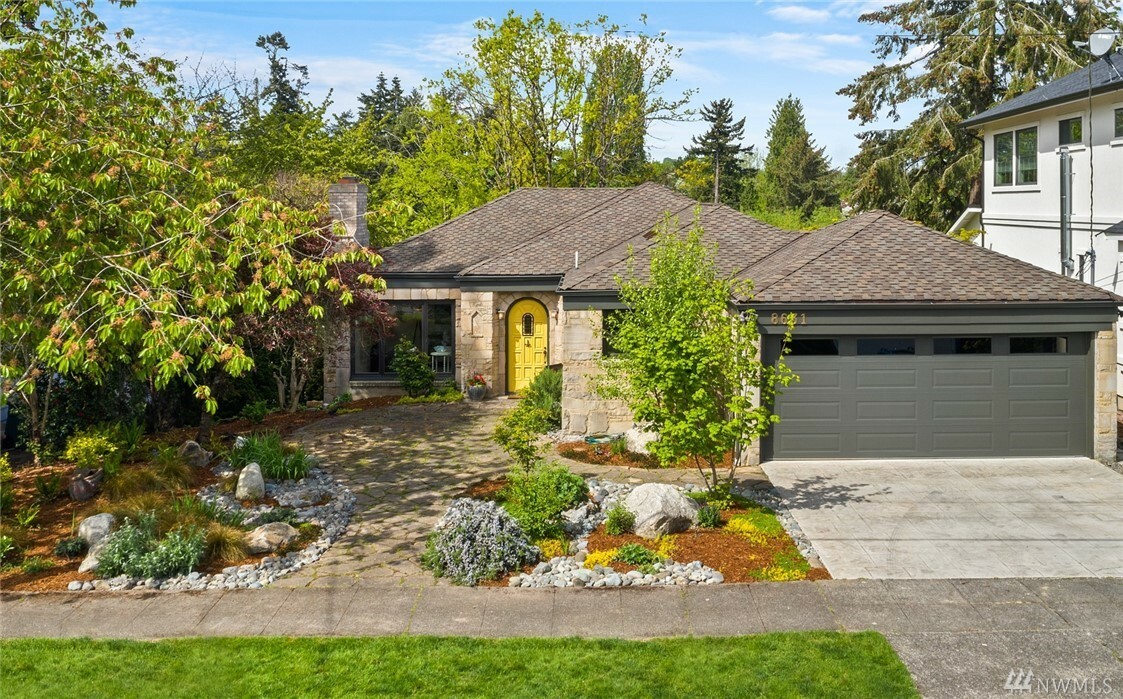 Property Photo:  8631 Island Drive S  WA 98118 