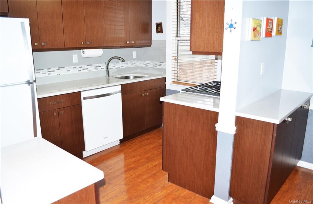 Property Photo:  14 Soundview Avenue 18  NY 10606 