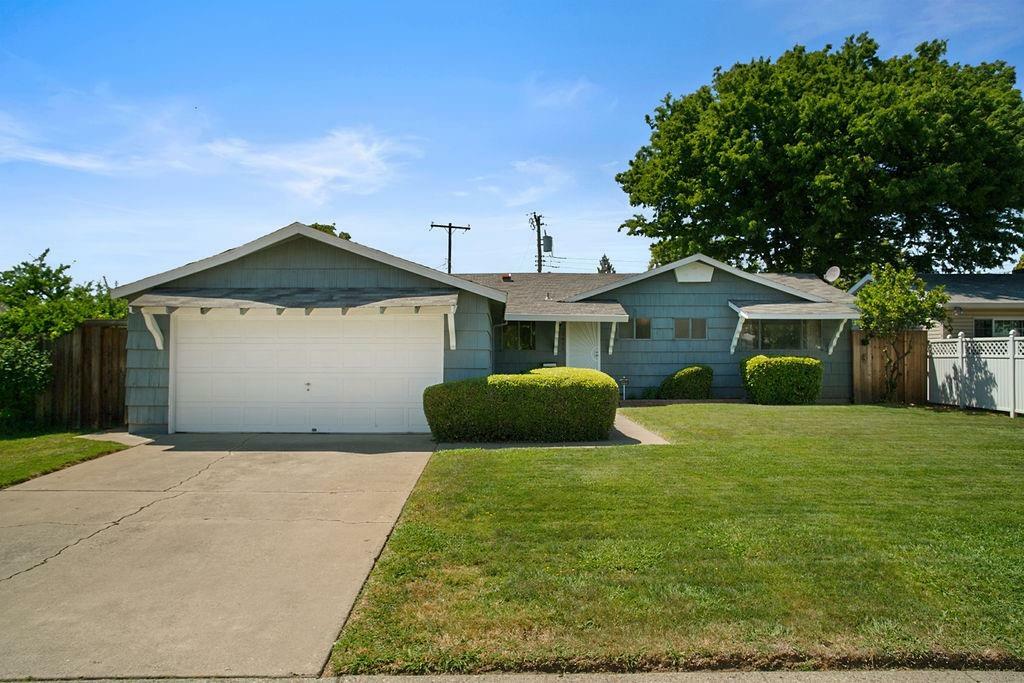 Property Photo:  1470 Oakhurst Way  CA 95822 