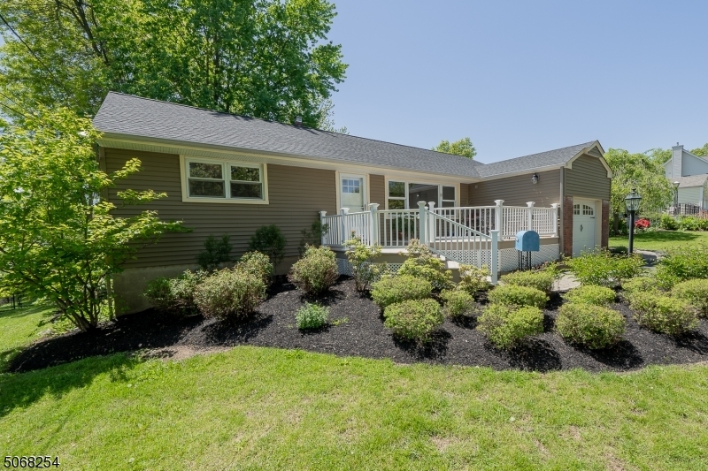 8 Rosewood Dr  Madison Boro NJ 07940 photo
