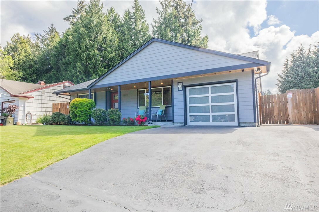 Property Photo:  16820 Palatine Ave N  WA 98133 