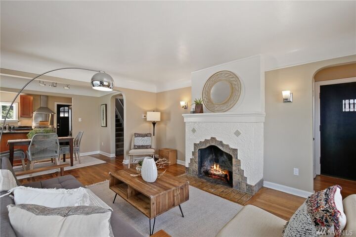 Property Photo:  317 NE 56th St  WA 98105 