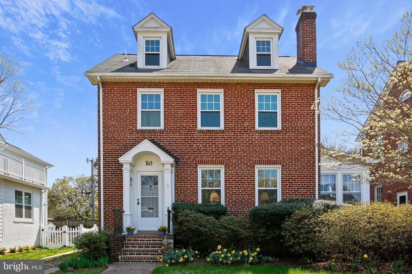 Property Photo:  10 W Oak Street  VA 22301 