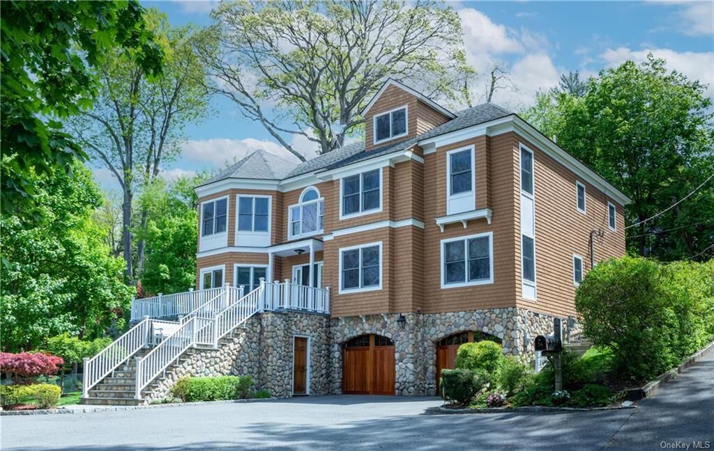 Property Photo:  54 Parkway Drive  NY 10522 