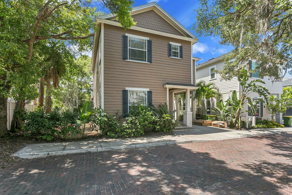 Property Photo:  1828 Hawkins Court  FL 34236 