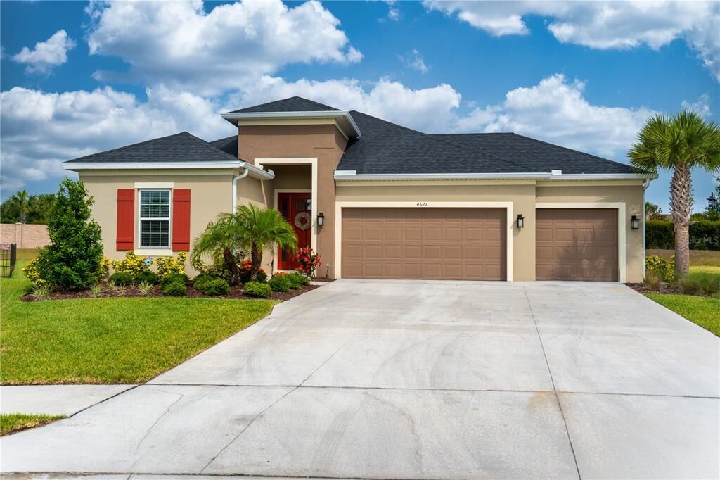 Property Photo:  4622 Los Robles Court  FL 34221 