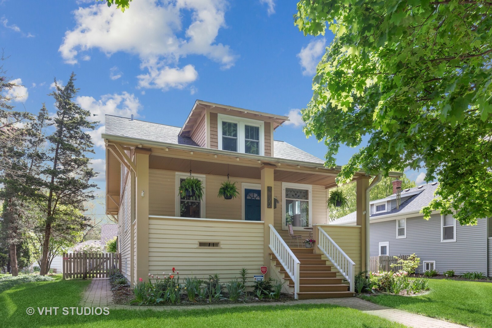 Property Photo:  1122 S 5th Street  IL 60174 