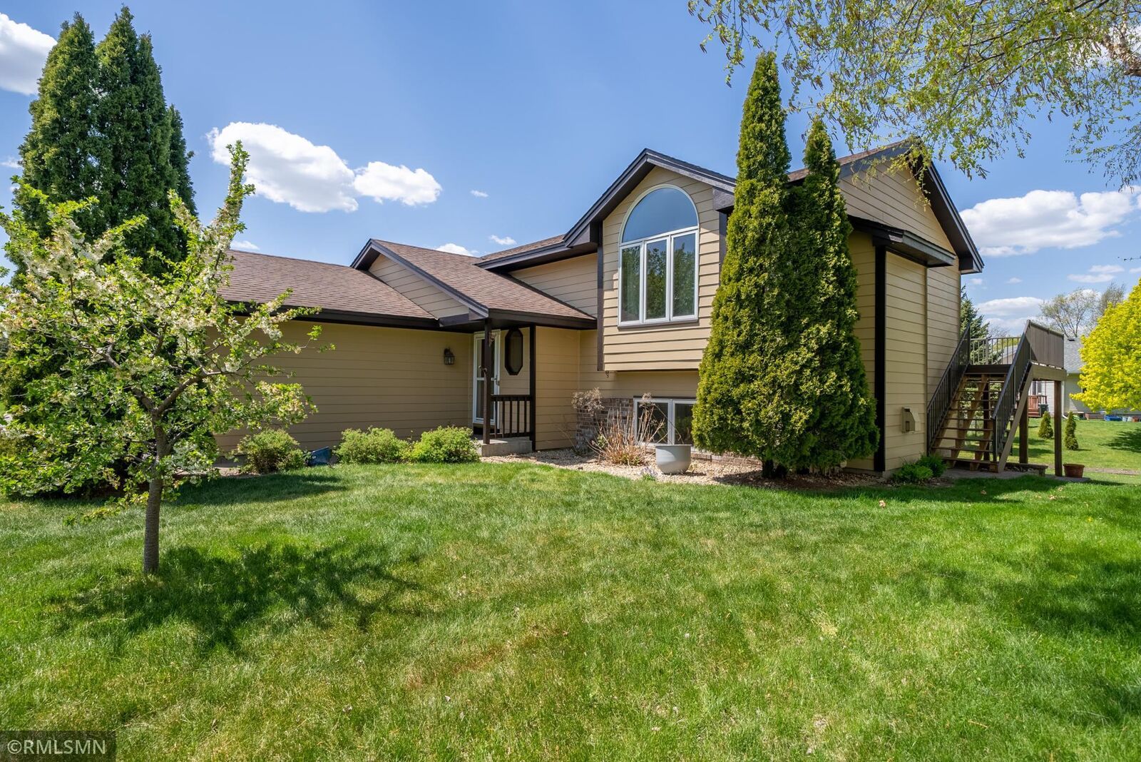 Property Photo:  3216 W Park Drive  MN 55306 