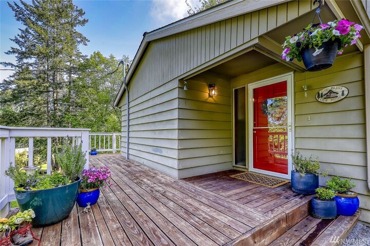 Property Photo: 6490 NE Maxwell Lane WA 98110