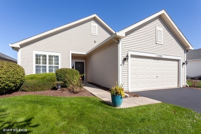 Property Photo: 1650 Benzie Circle IL 60446