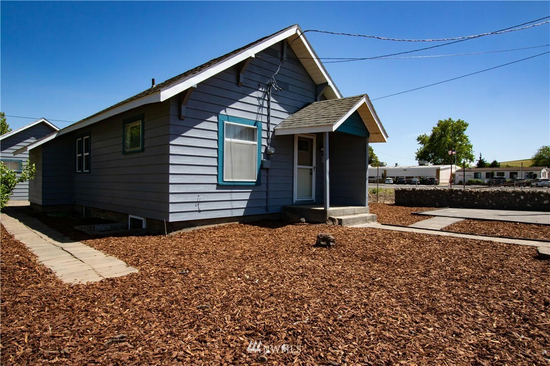 Property Photo:  808 Evans Street  OR 97862 