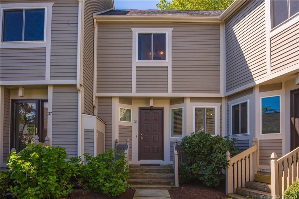 Property Photo:  39 Strathmore Lane 39  CT 06880
