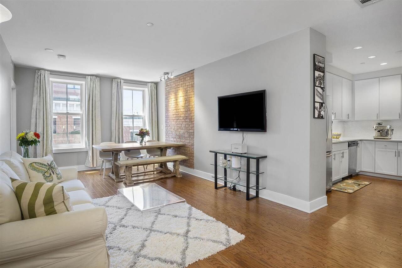 Property Photo: 66 Morris St 401 NJ 07302