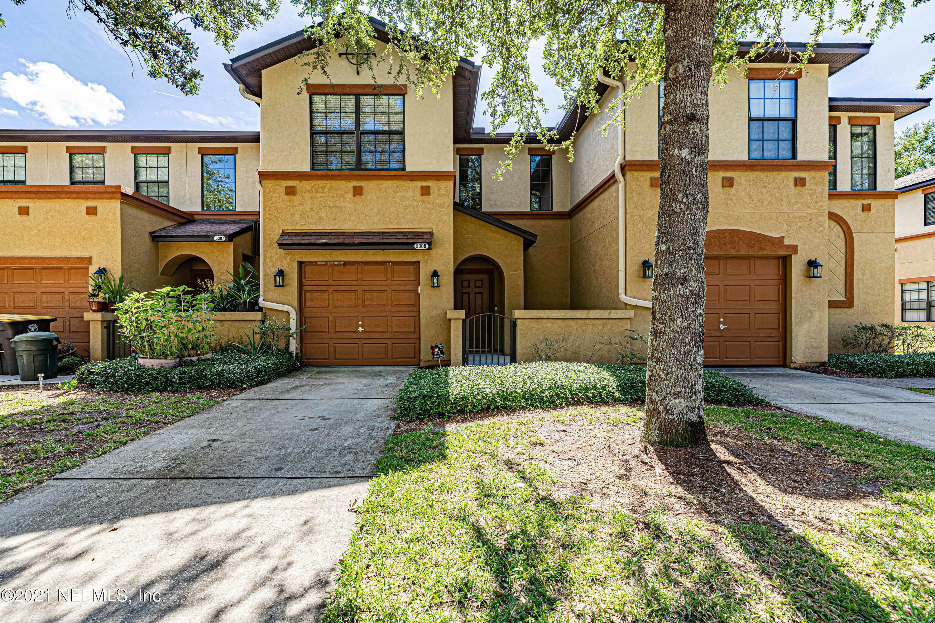 Property Photo: 5309 Brighton Park Lane FL 32210