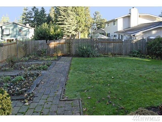 Property Photo: 17012 SE 40th Ct WA 98008