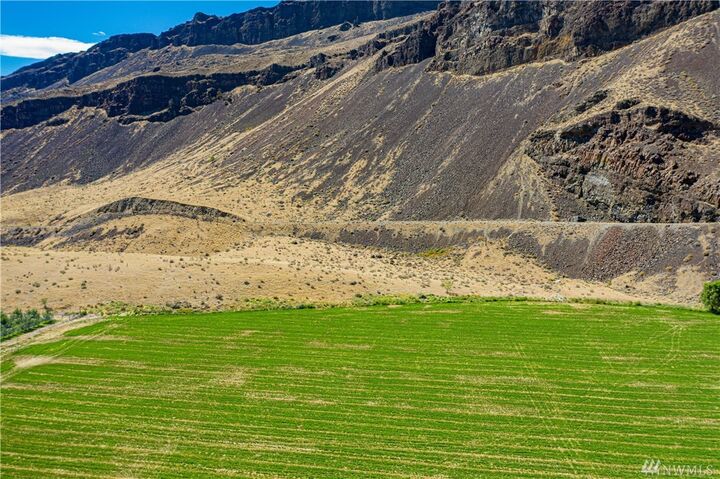 Property Photo:  100 Palisades Rd  WA 98845 