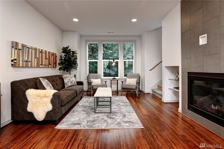 Property Photo:  23000 NE 8th St G3  WA 98074 